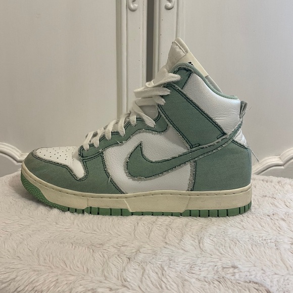 Nike 1998 Retro Denim Dunks - Picture 3 of 9